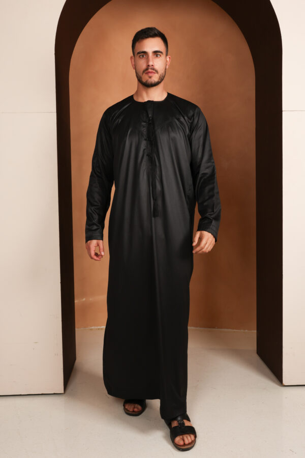 Kandhoura Zayd - Classic Black Emirati Kandura – Ebony Satin | Traditional Elegance & Comfort