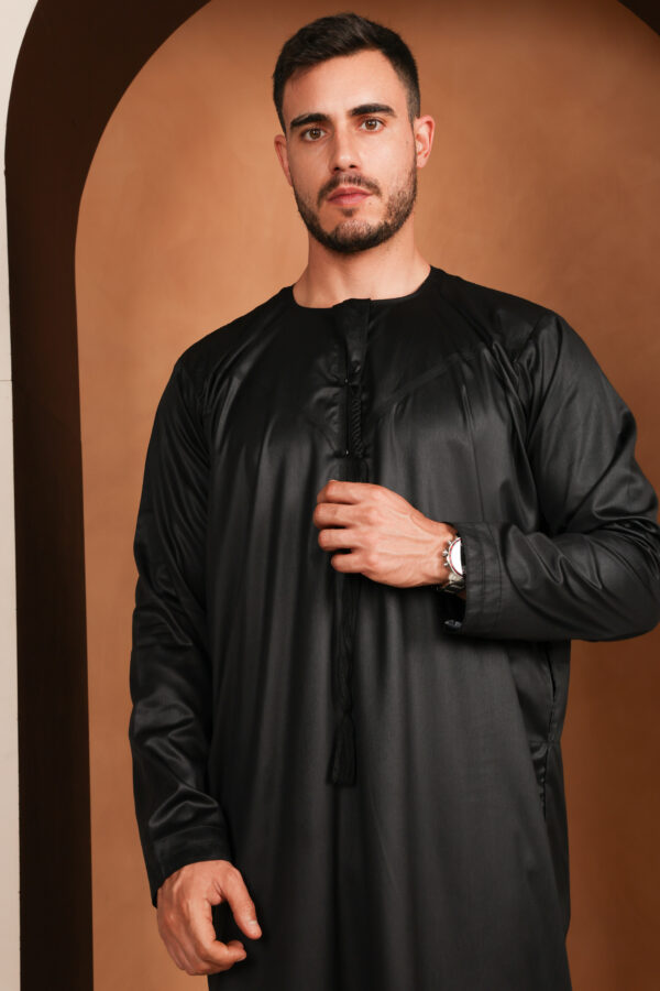 Kandhoura Zayd - Classic Black Emirati Kandura - Ebony Satin | Traditional Elegance &amp; Comfort