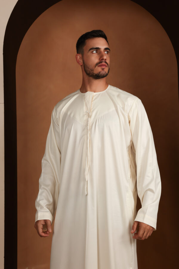 Kandhoura Yassir - Kandhoura Emirati Blanco Marfil - Mezcla de Satén Suave | Clásico y Transpirable Ropa Tradicional.