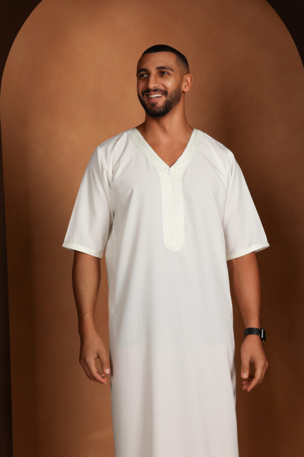 Qamis Elias - Qamis Elias de manga corta para hombre - Blanco puro con bordado minimalista