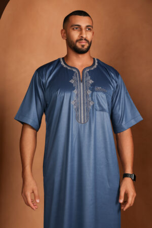 Qamis Issa - Bleu profond Manches courtes Hommes Qamis - Satin ébène de première qualité | Broderie élégante