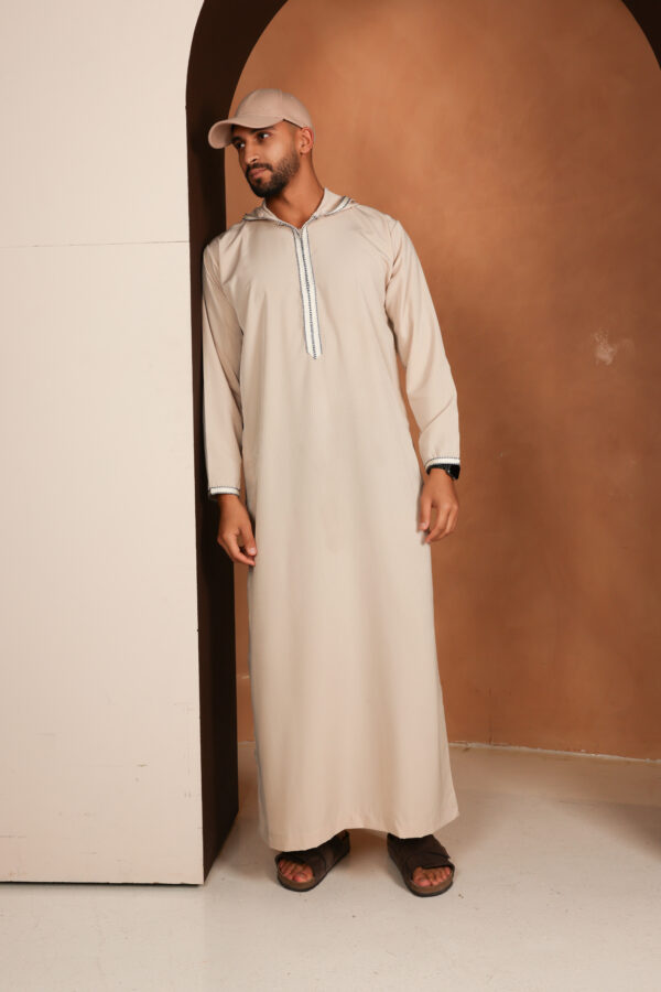 Qamis Mohamed - Qamis de hombre con capucha beige - Tejido ligero Zibda | Diseño clásico omaní