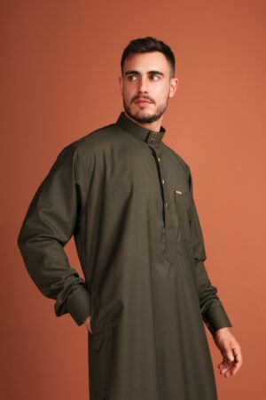 Qamis Rachid - Qamis largos para hombre en verde oliva oscuro