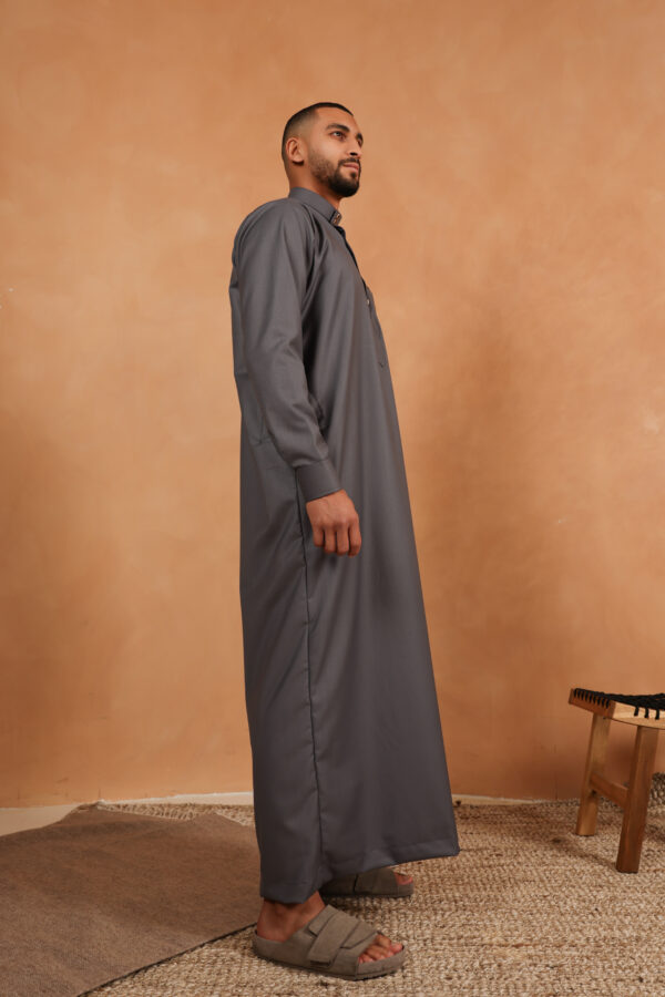 Qamis Shams – Men’s Long Qamis in Charcoal Grey